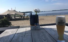 Prachtig 6-persoons chalet aan het Veluwemeer dichtbij Harderwijk, Amersfoort en Zwolle